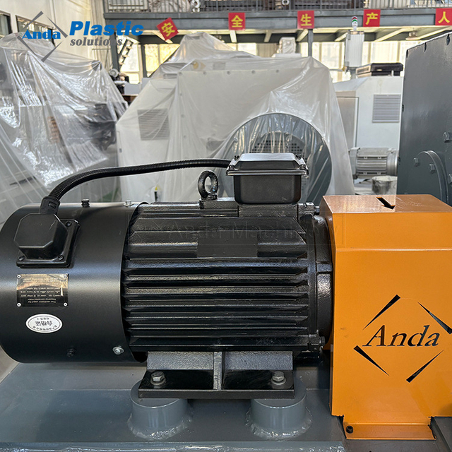 Anda motor keengganan efisiensi energi tinggi