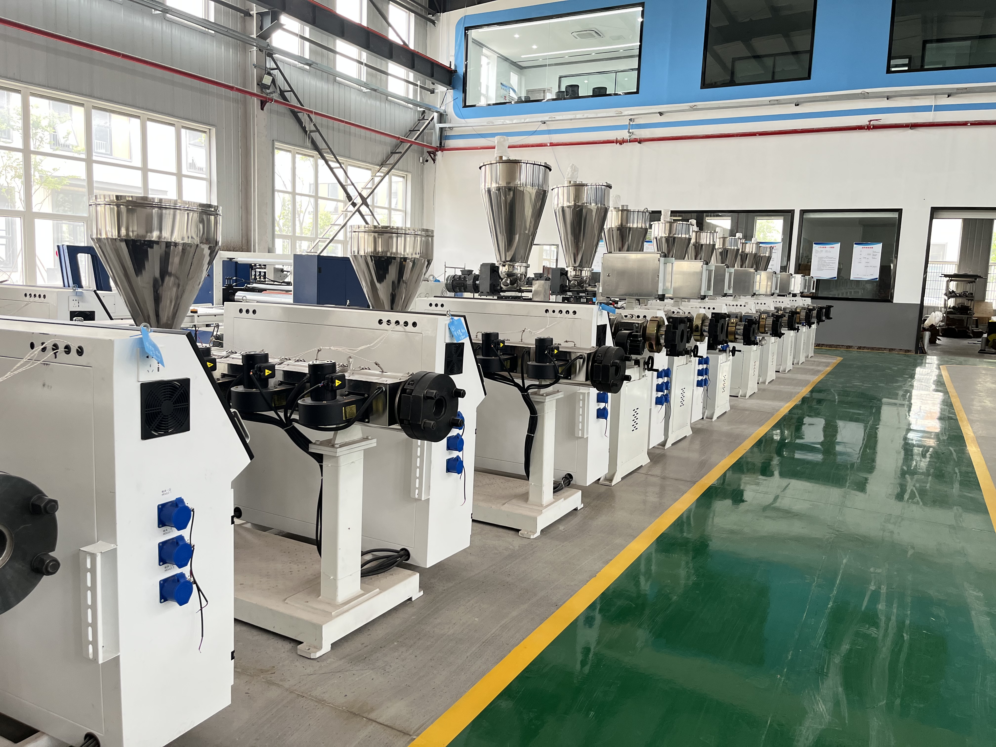 Apa saja fitur produk ekstruder plastik?