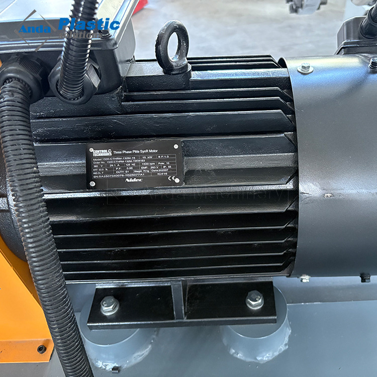 Anda motor keengganan efisiensi energi tinggi