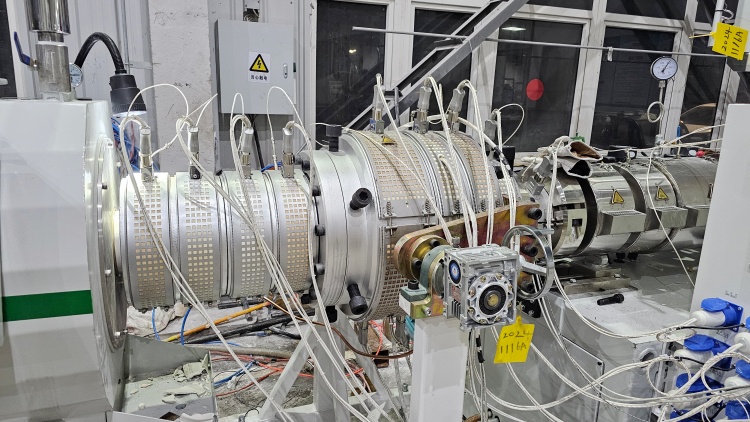 mesin pipa pvc, mesin ekstrusi pipa pvc, lini produksi pipa pvc, mesin pipa pvc sekrup kembar mesin 