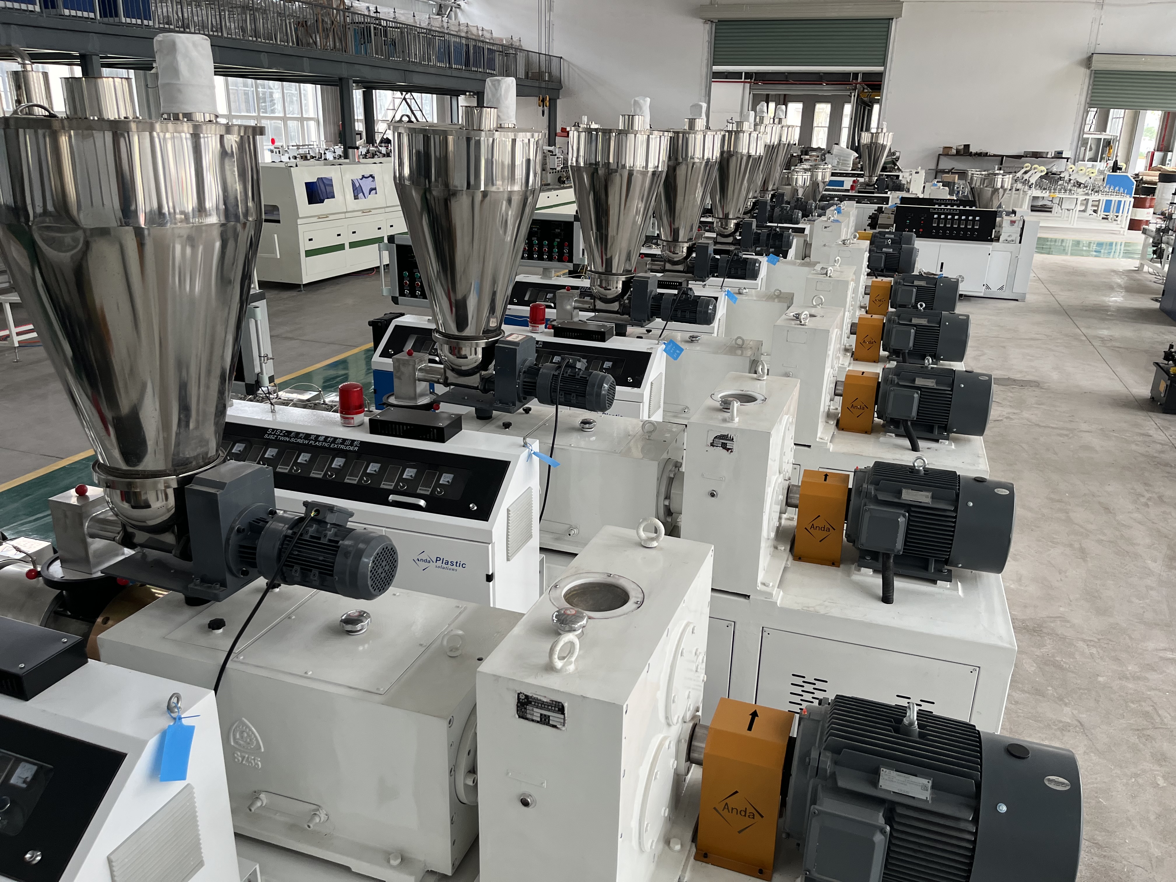 Apa komponen utama ekstruder plastik?