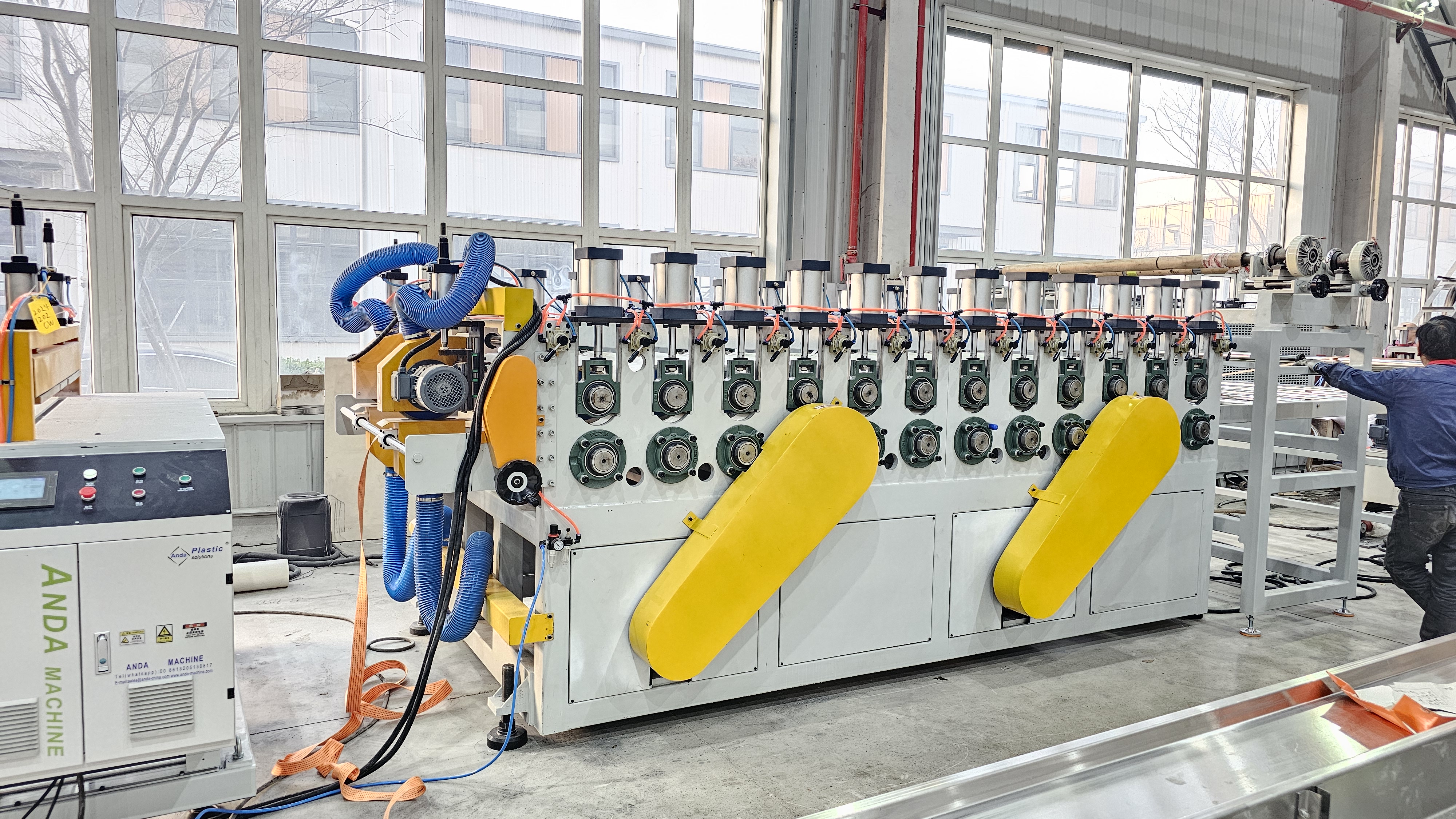 Lini produksi papan busa WPC, mesin papan busa WPC, mesin pembuat papan busa WPC, lini produksi papan busa pvc