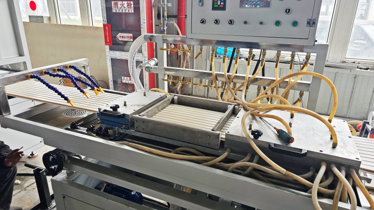 garis panel pvc, mesin pembuat panel bergalur pvc, mesin pembuat panel bergalur pvc